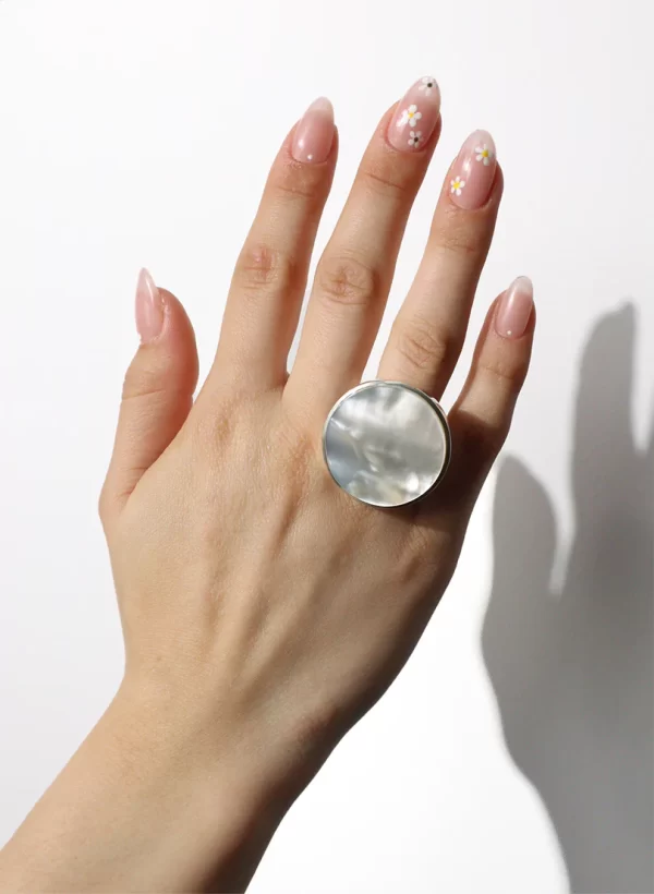 Stunning Mother of Pearl Ring